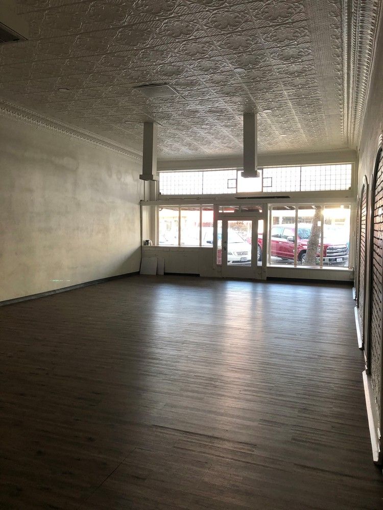 Remodeled High Exposure Retail/Office Building Off Hard Corner: 349 W D St, Lemoore, CA 93245